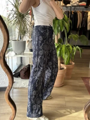 Nakış Desenli Baskılı Pantolon
